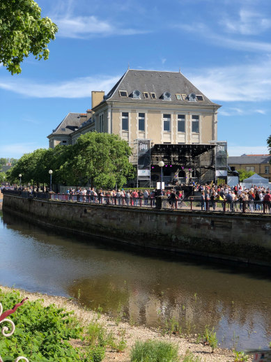 Belfort beim FIMU Musikfestival, Bühne vor dem Théatre Granit.