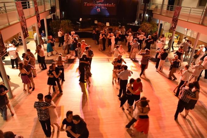 Ball in Toulouse, Tänter beim Tango in Ramonville
