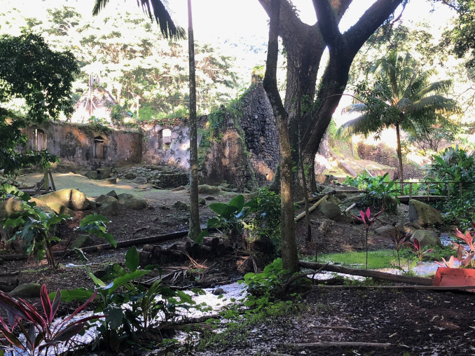 altes Gemäuer, die Ruinen der Plantage aus der Kolonialzeit, auf der Habitation Céron, Martinique